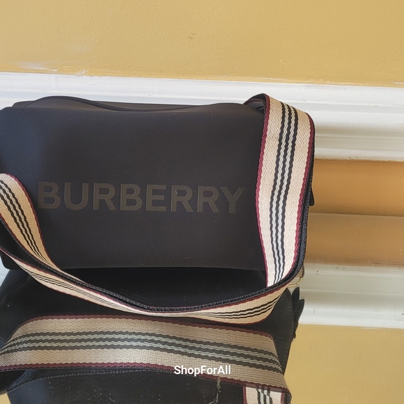 Burberry Pouch converted into to shoulder bag or cross body - Picture 10 of 11